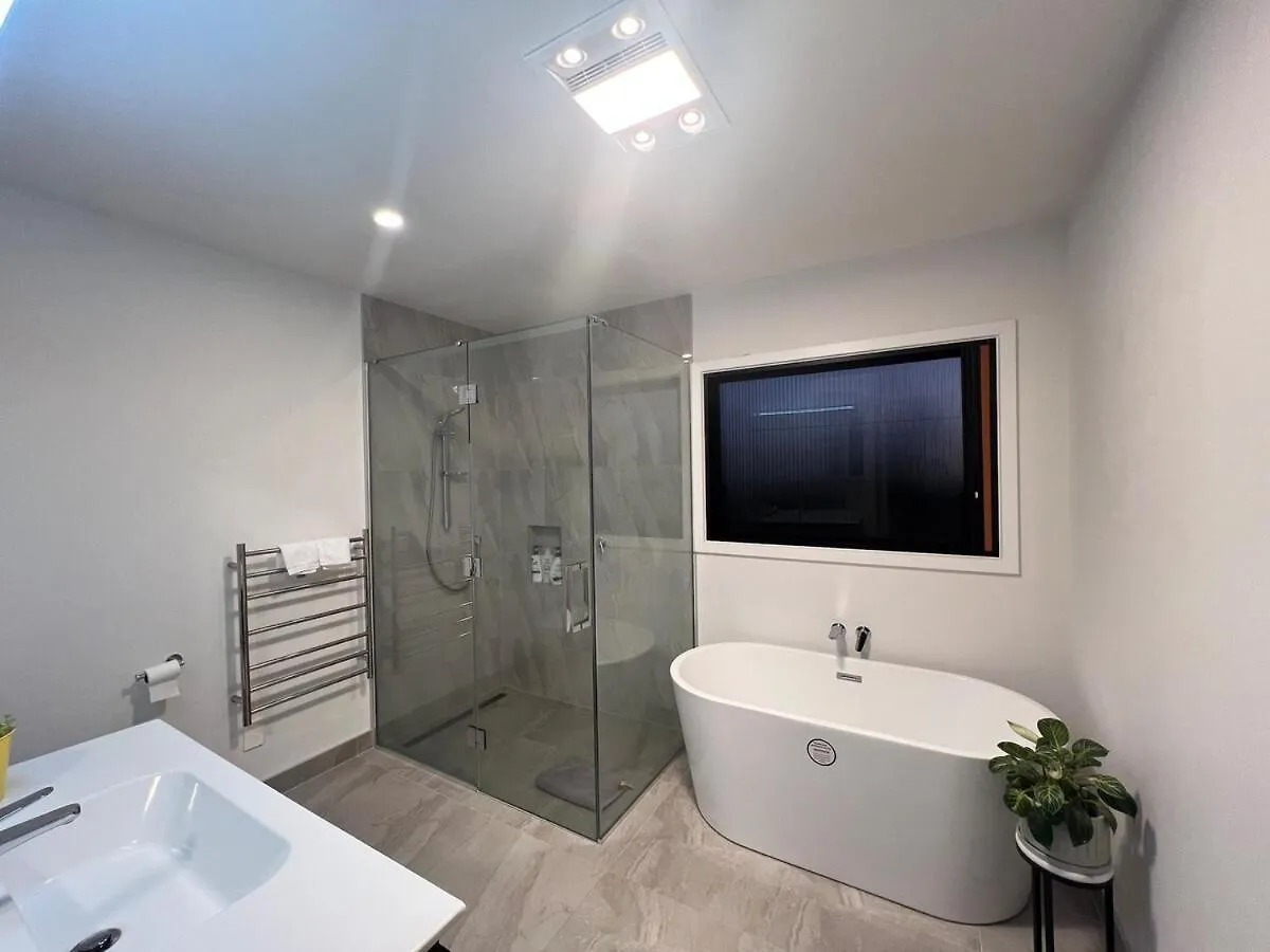 Holiday home Your Home In Lake Taupo With Water And Mountain View